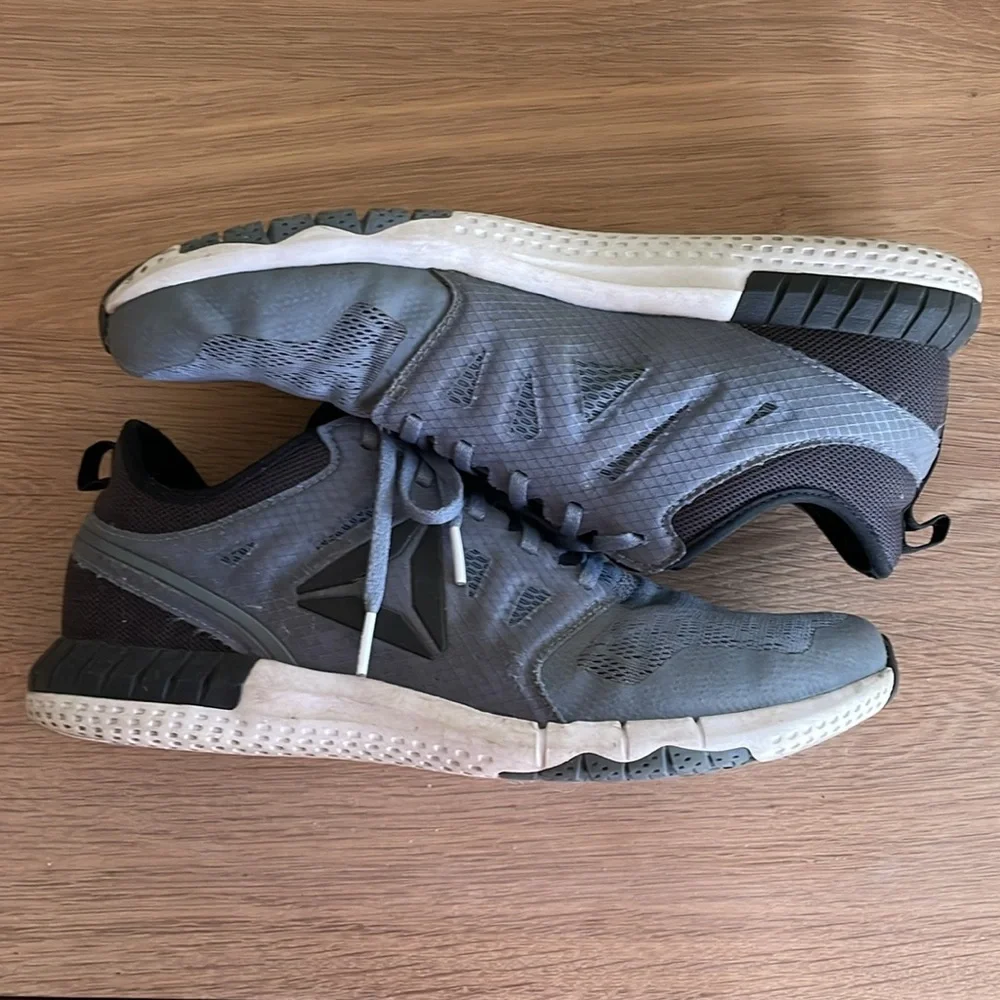 REEBOK GRAY SNEAKERS Size 9.5